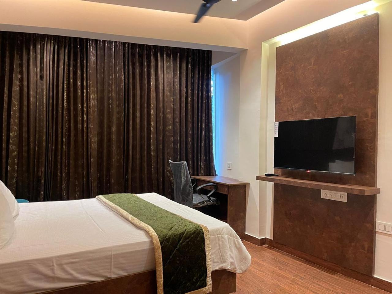 The Taaj Inn Bangalore Exterior photo