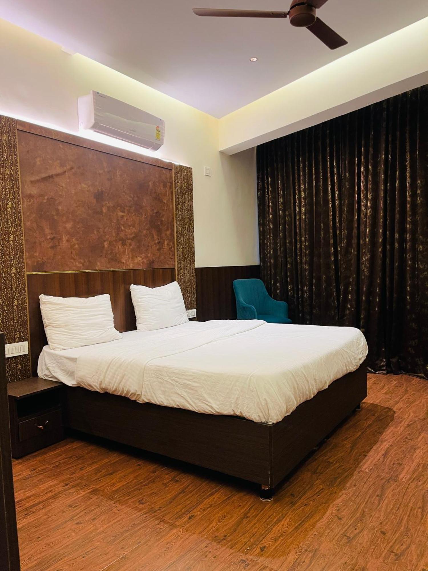 The Taaj Inn Bangalore Exterior photo