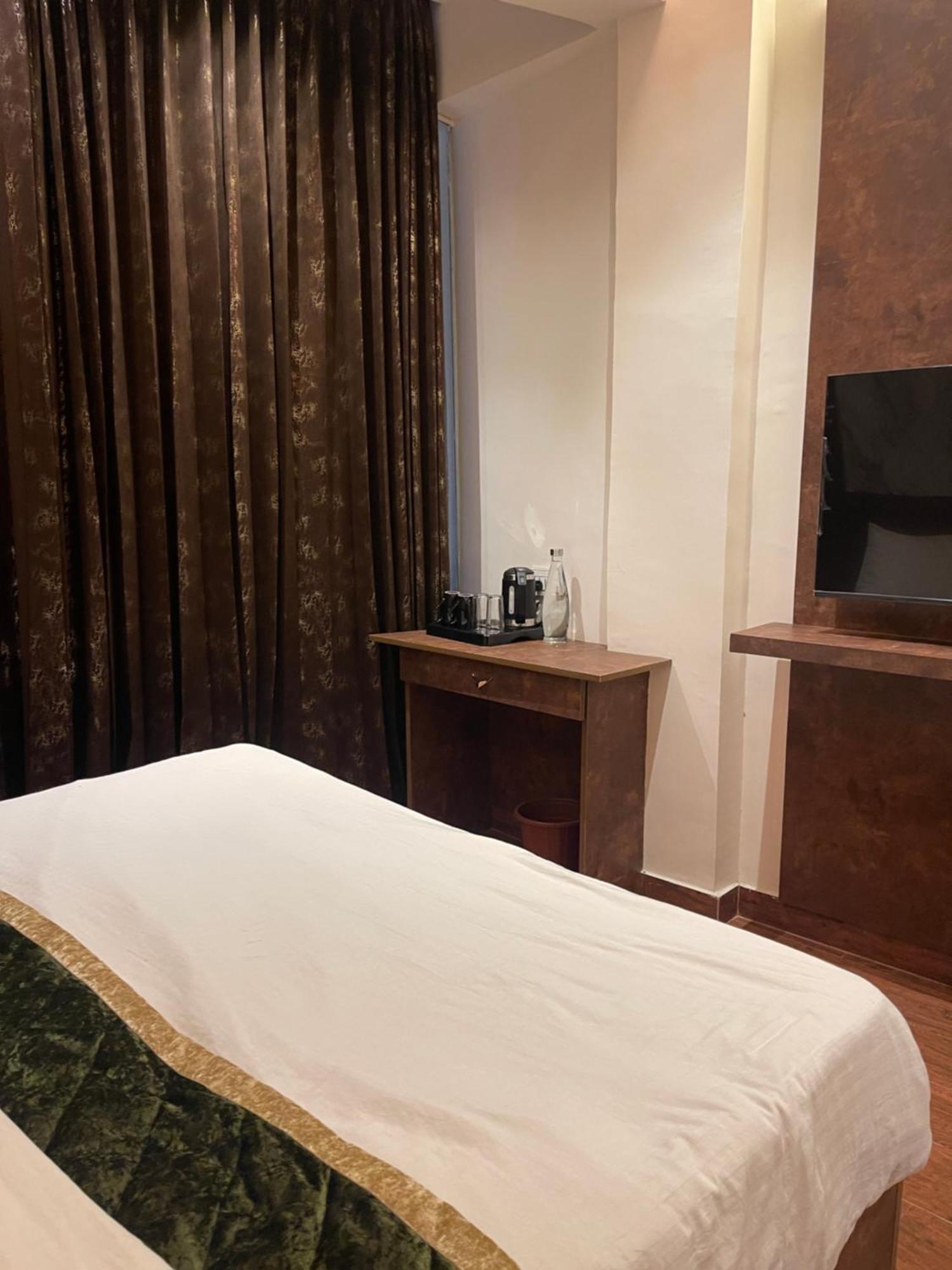 The Taaj Inn Bangalore Exterior photo
