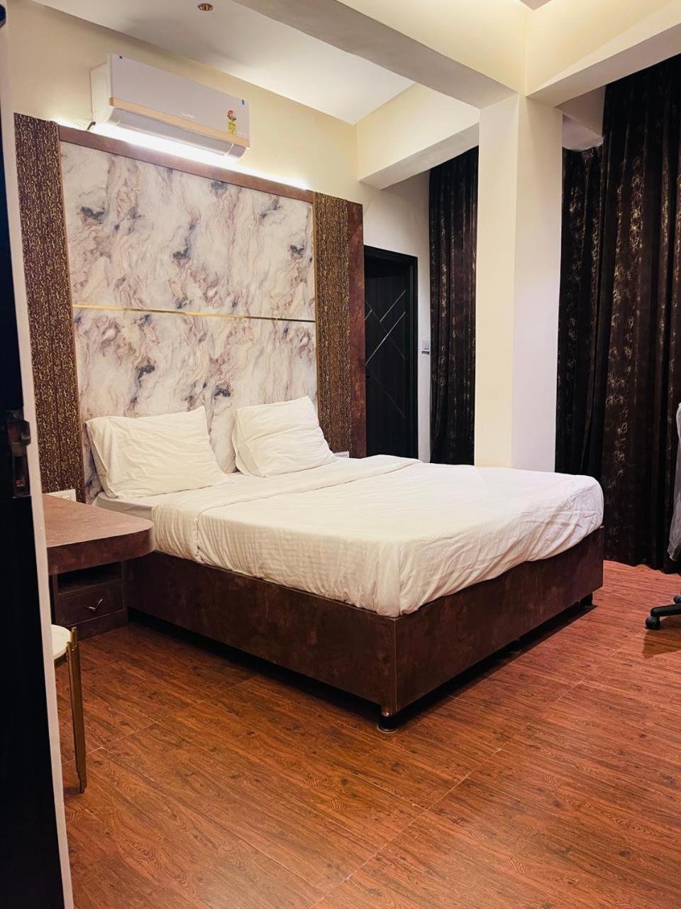 The Taaj Inn Bangalore Exterior photo