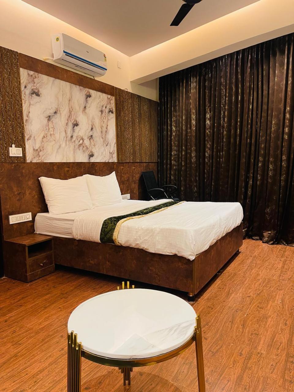 The Taaj Inn Bangalore Exterior photo